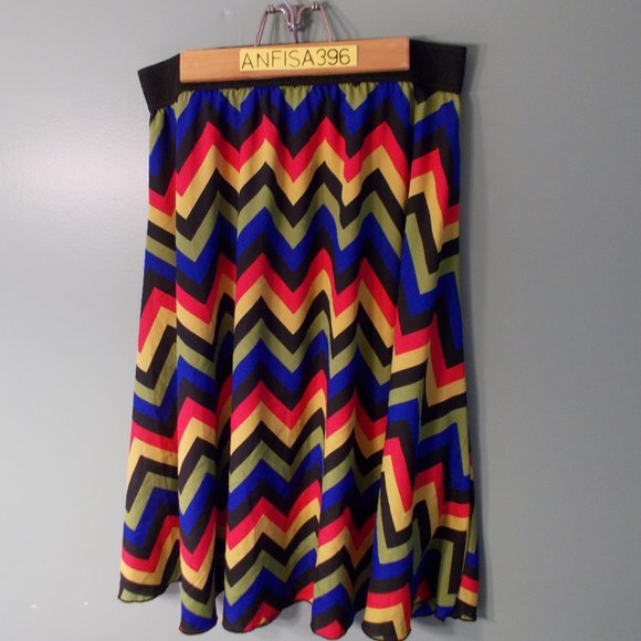 LuLaRoe Dresses & Skirts - EUC LuLaRoe Lola Skirt Midi Size L Made in USA